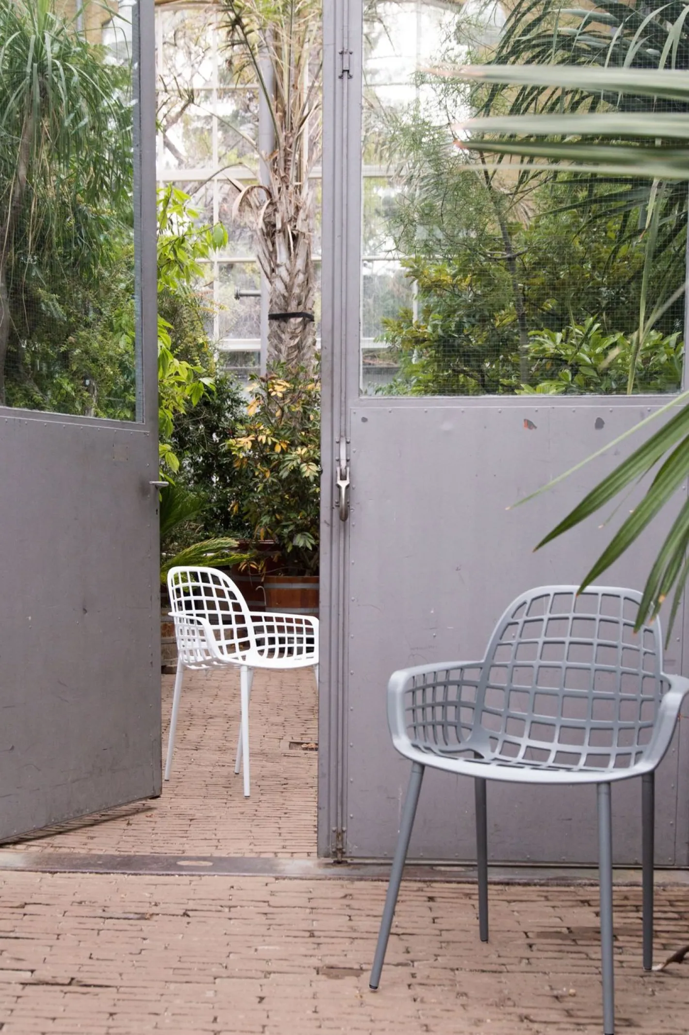 Online Zuiver Albert Kuip Garden (set van 2) Eetkamerstoel Light Grey