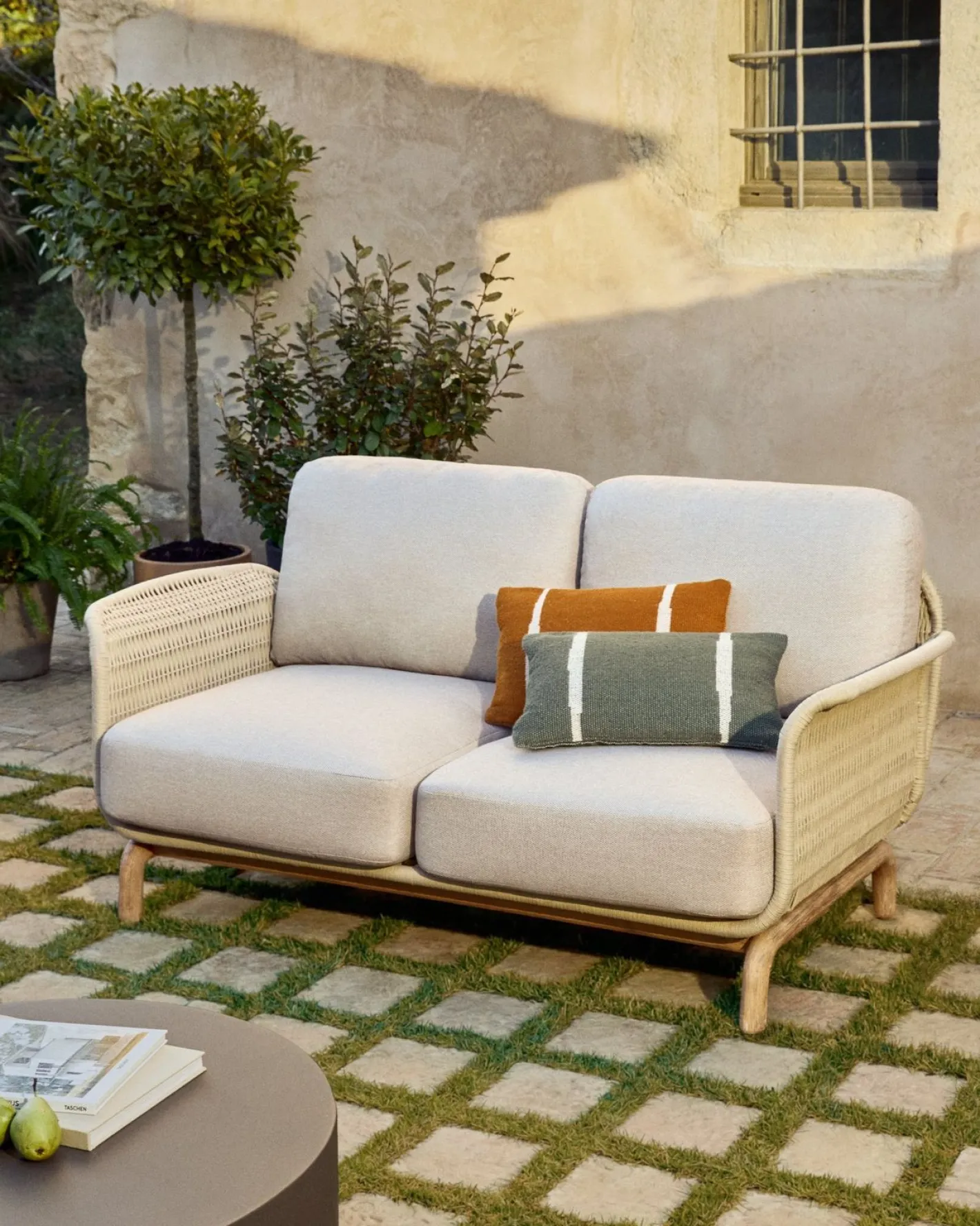 New Kave Home Alipa Tuinbank Ecru