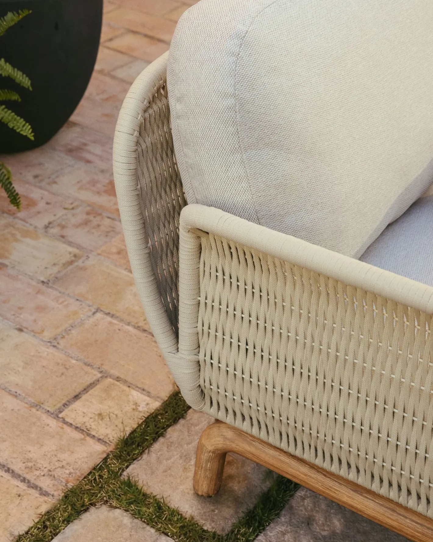 New Kave Home Alipa Tuinbank Ecru