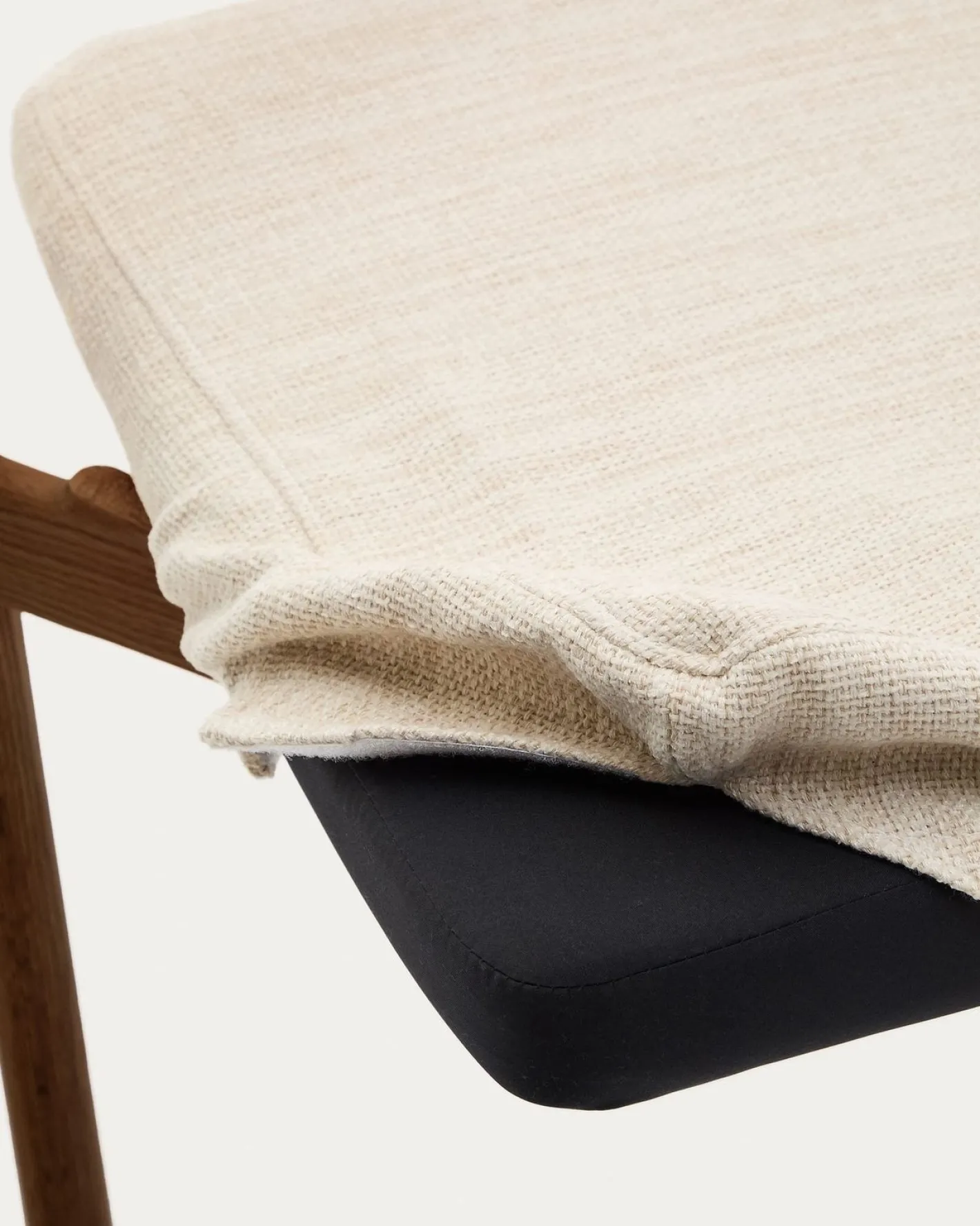 New Kave Home Alocs Eetkamerstoel Beige, Walnoot