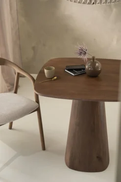 Eleonora Aron Eettafel Lichtbruin