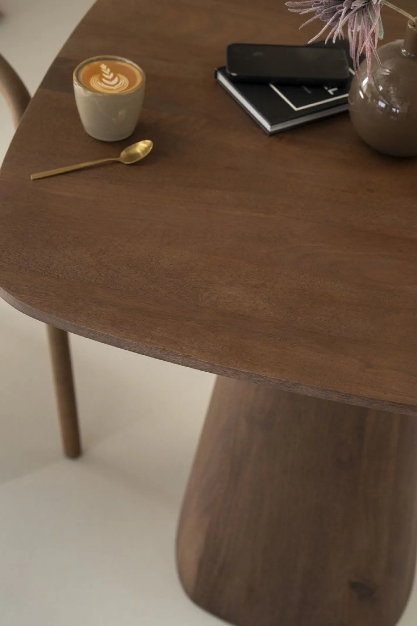 Eleonora Aron Eettafel Lichtbruin
