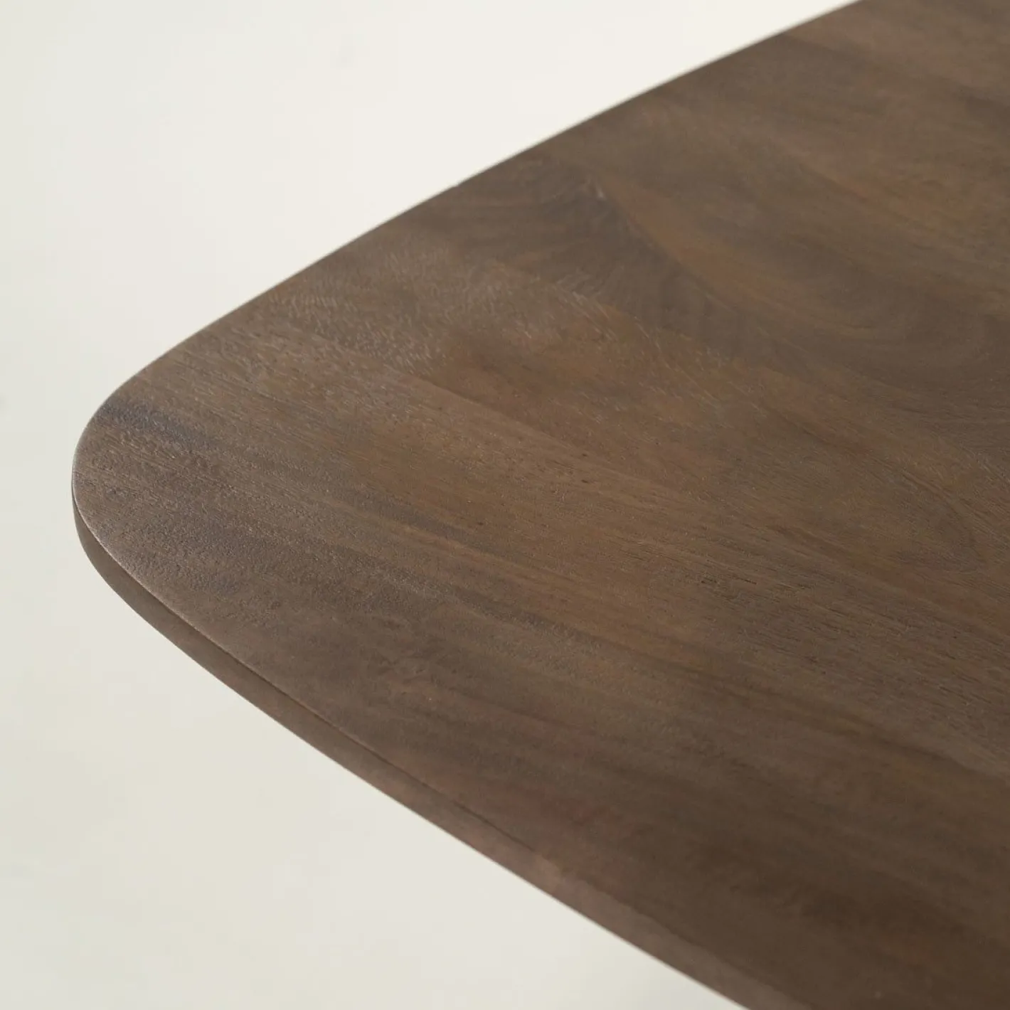 Eleonora Aron Eettafel Lichtbruin