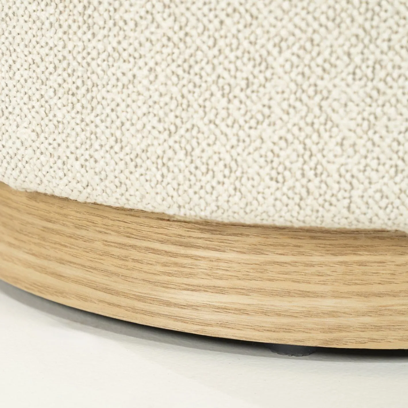 Online Eleonora Avah Poef Beige