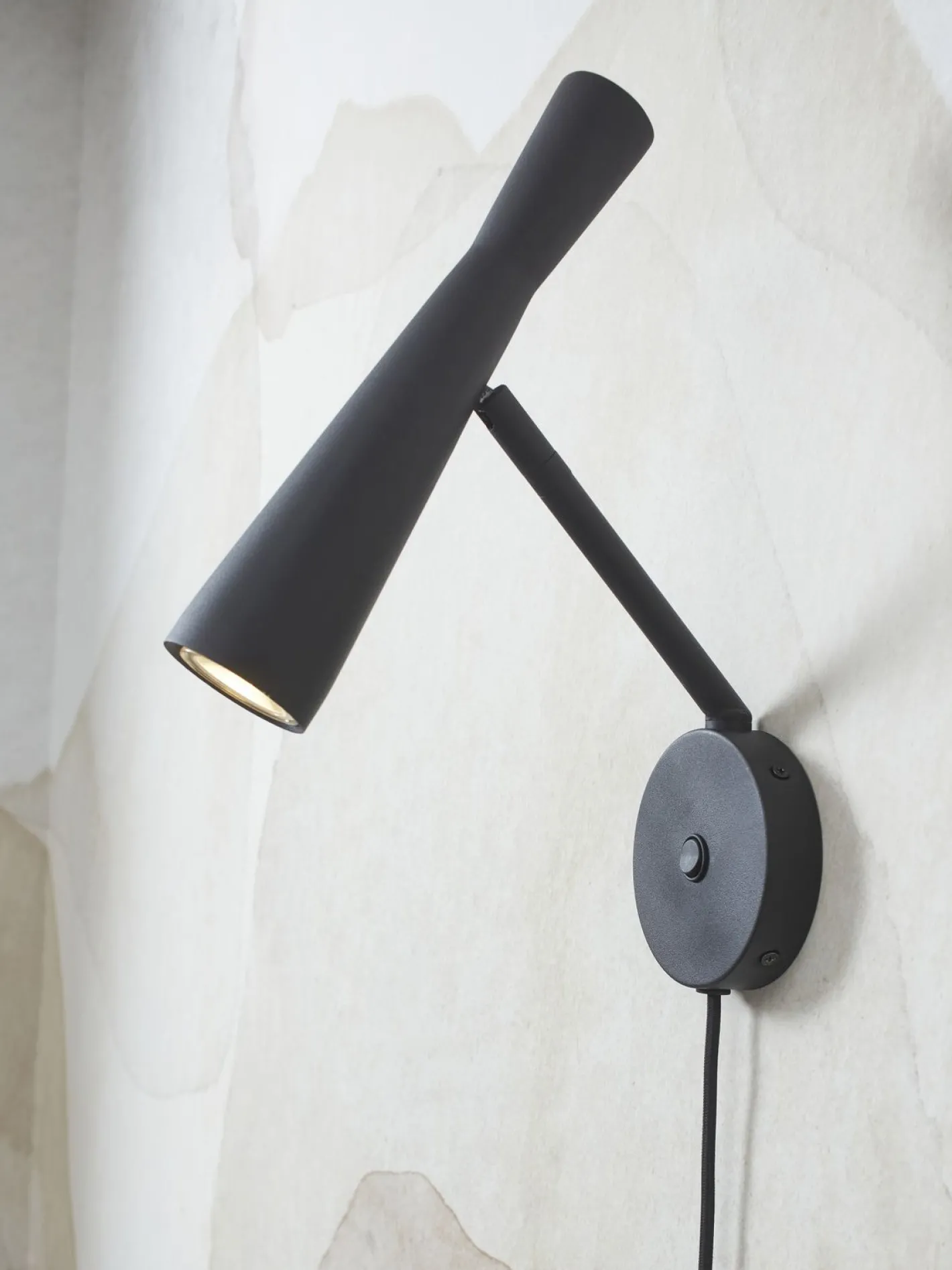 Hot It's about RoMi Bordeaux Wandlamp Black
