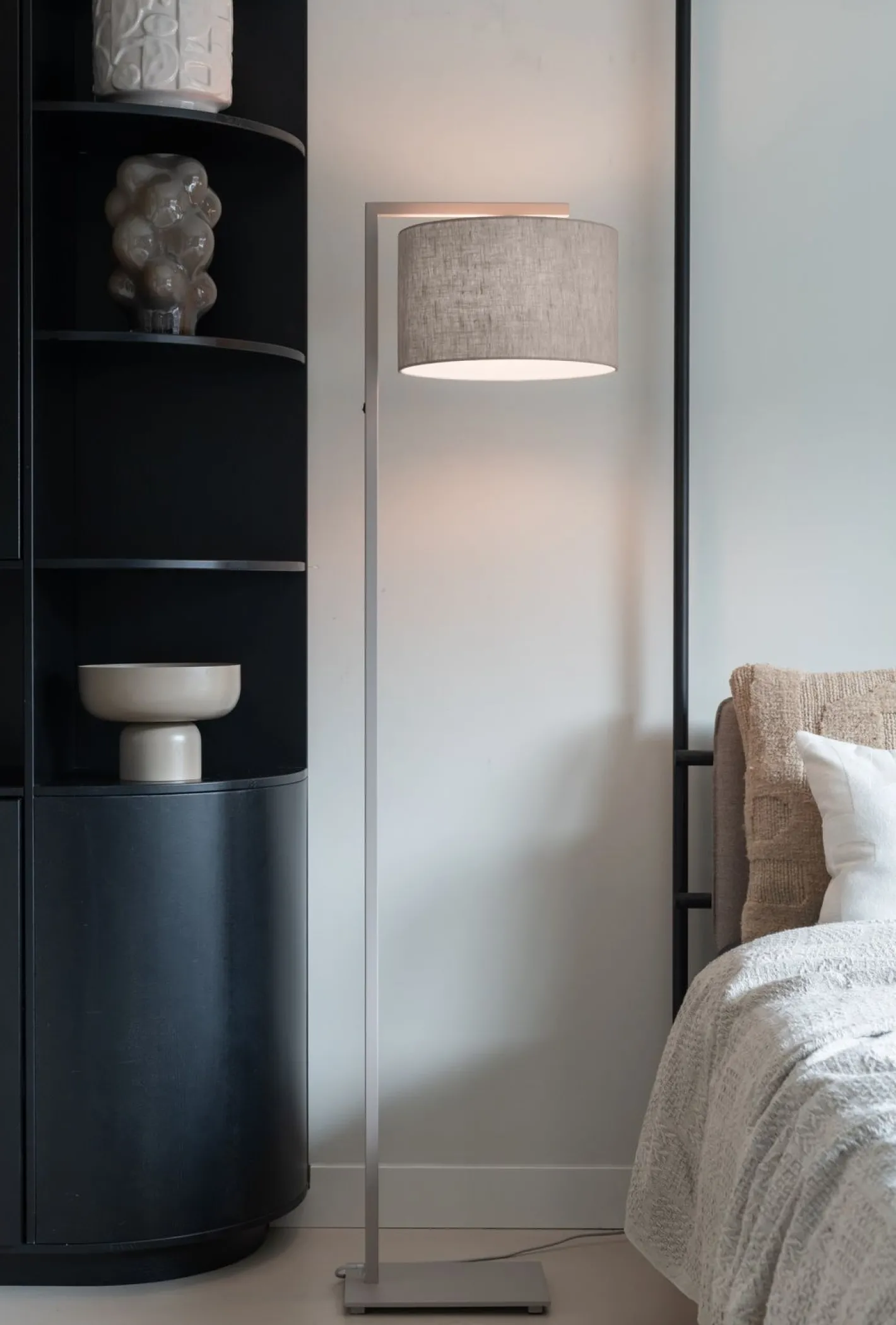 Discount It's about RoMi Boston M Vloerlamp Sand, Dark Linen