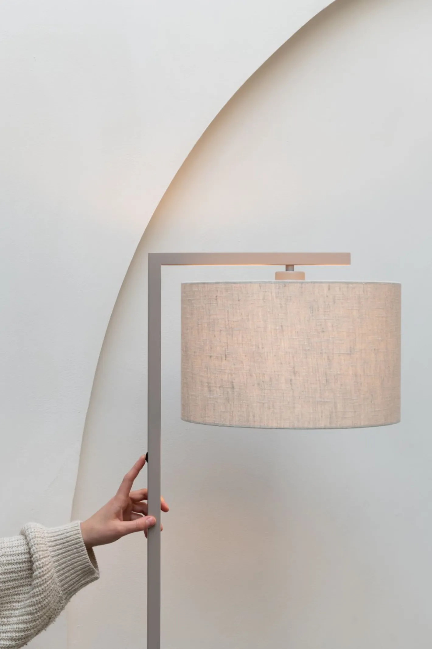 Discount It's about RoMi Boston M Vloerlamp Sand, Dark Linen