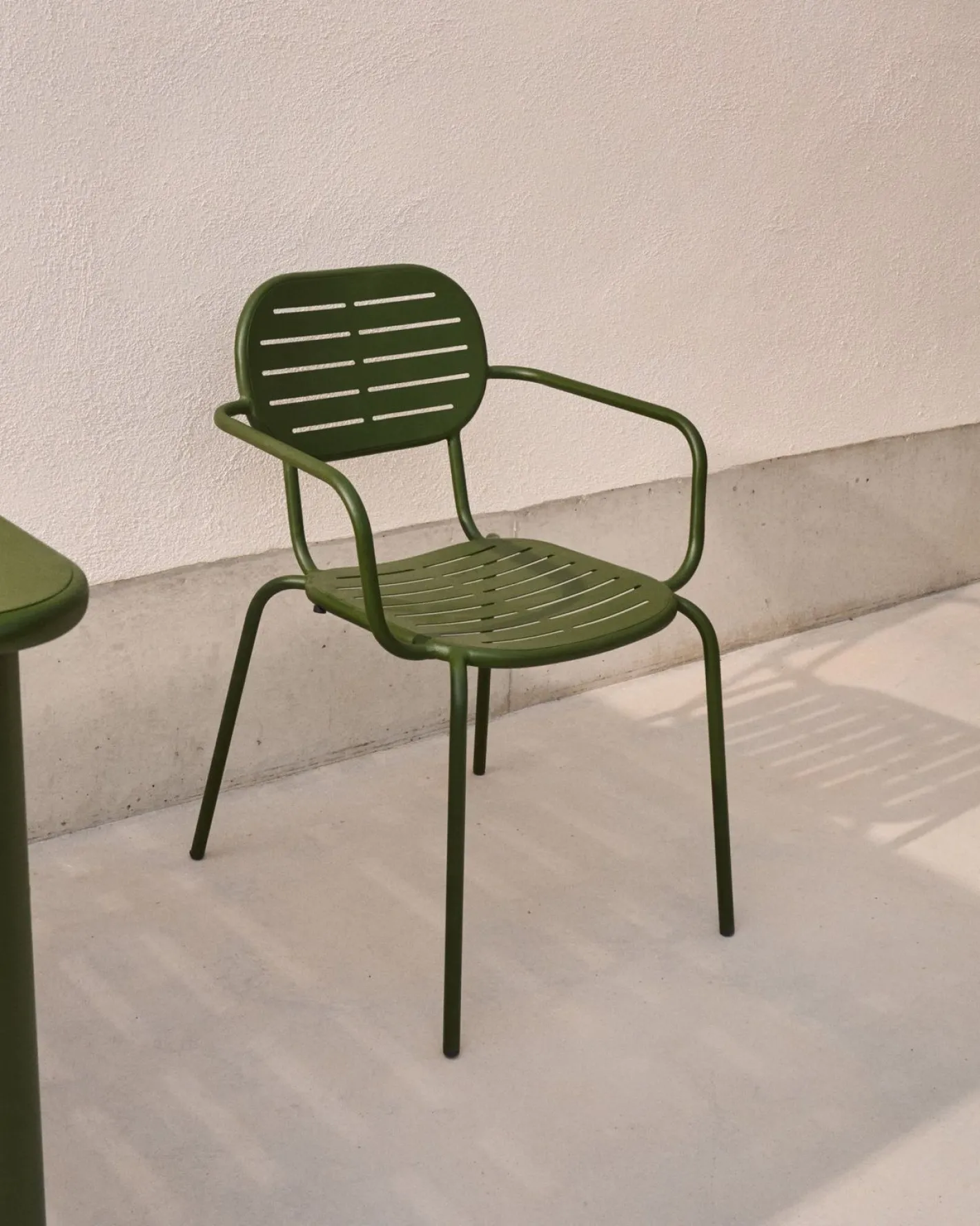 Sale Kave Home Brai Tuin Armstoel Donkergroen