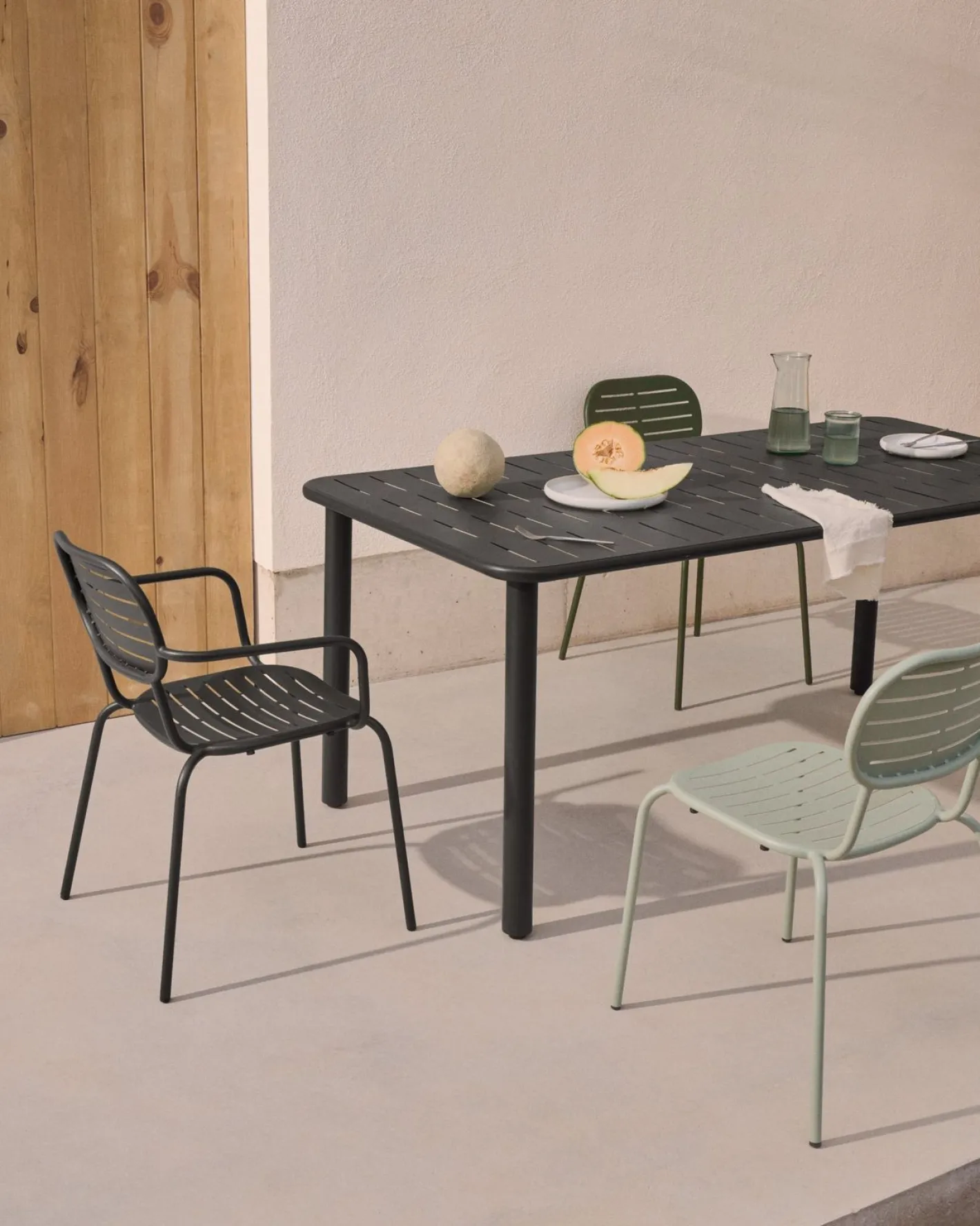 Kave Home Brai Tuin Armstoel Donkergrijs