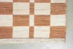 Best Zuiver Checker Vloerkleed Terra, Wit