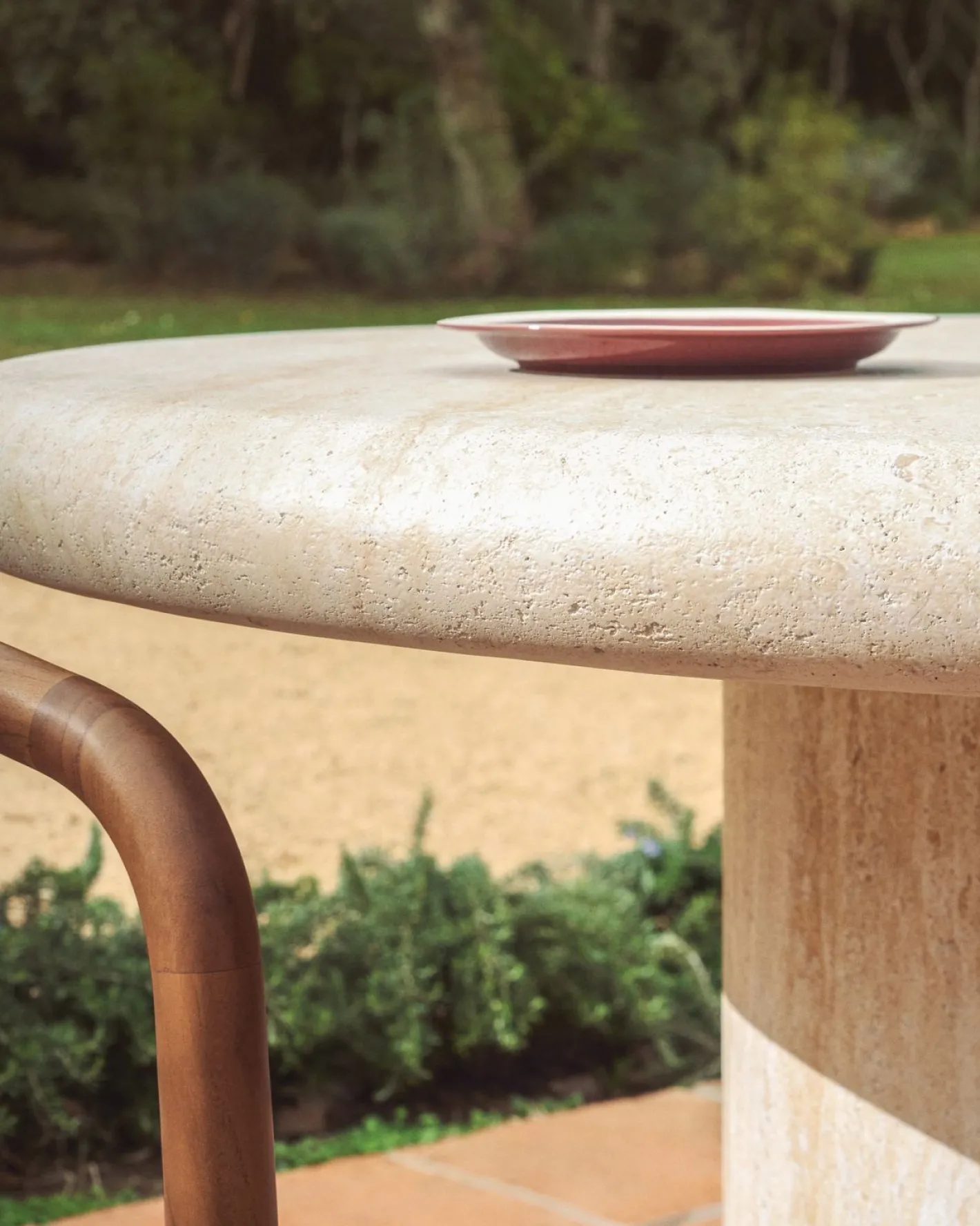 Kave Home Drasi Outdoor Eettafel Beige, Wit, Ecru