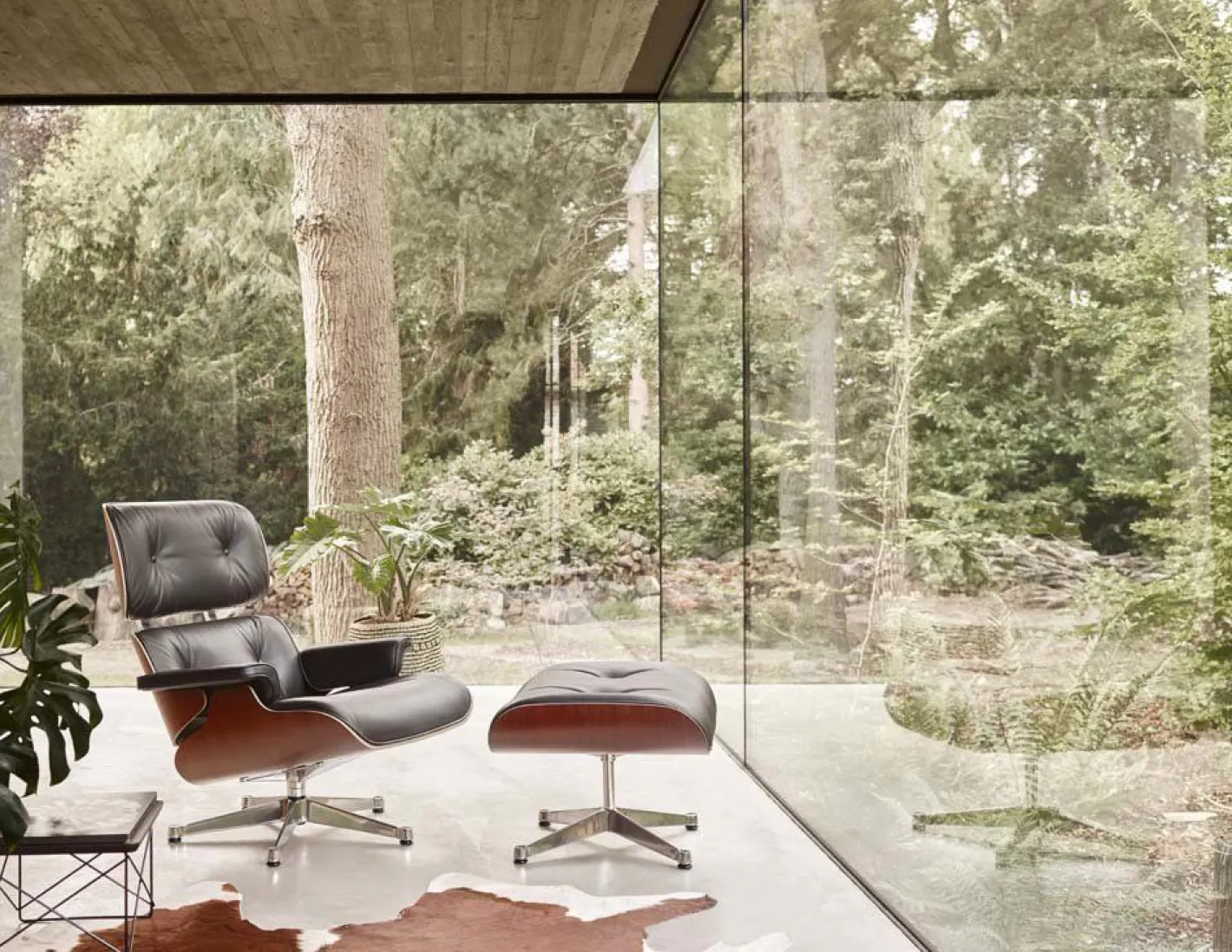 New Vitra Eames Lounge Chair & Hocker Zwart