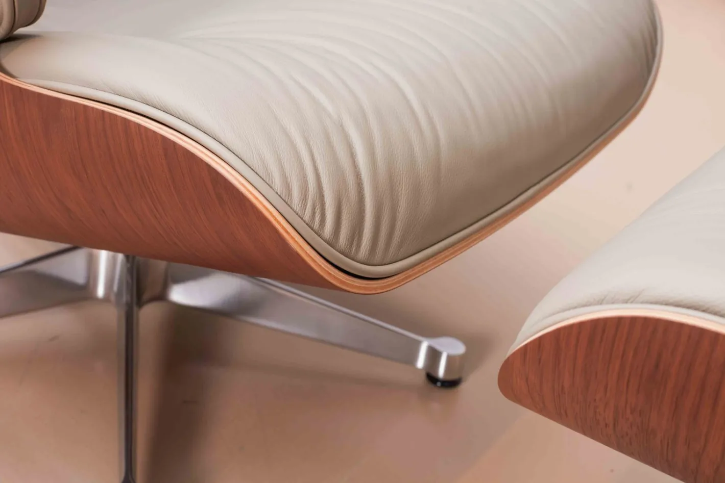 Online Vitra Eames Lounge Chair & Hocker Sand Sable