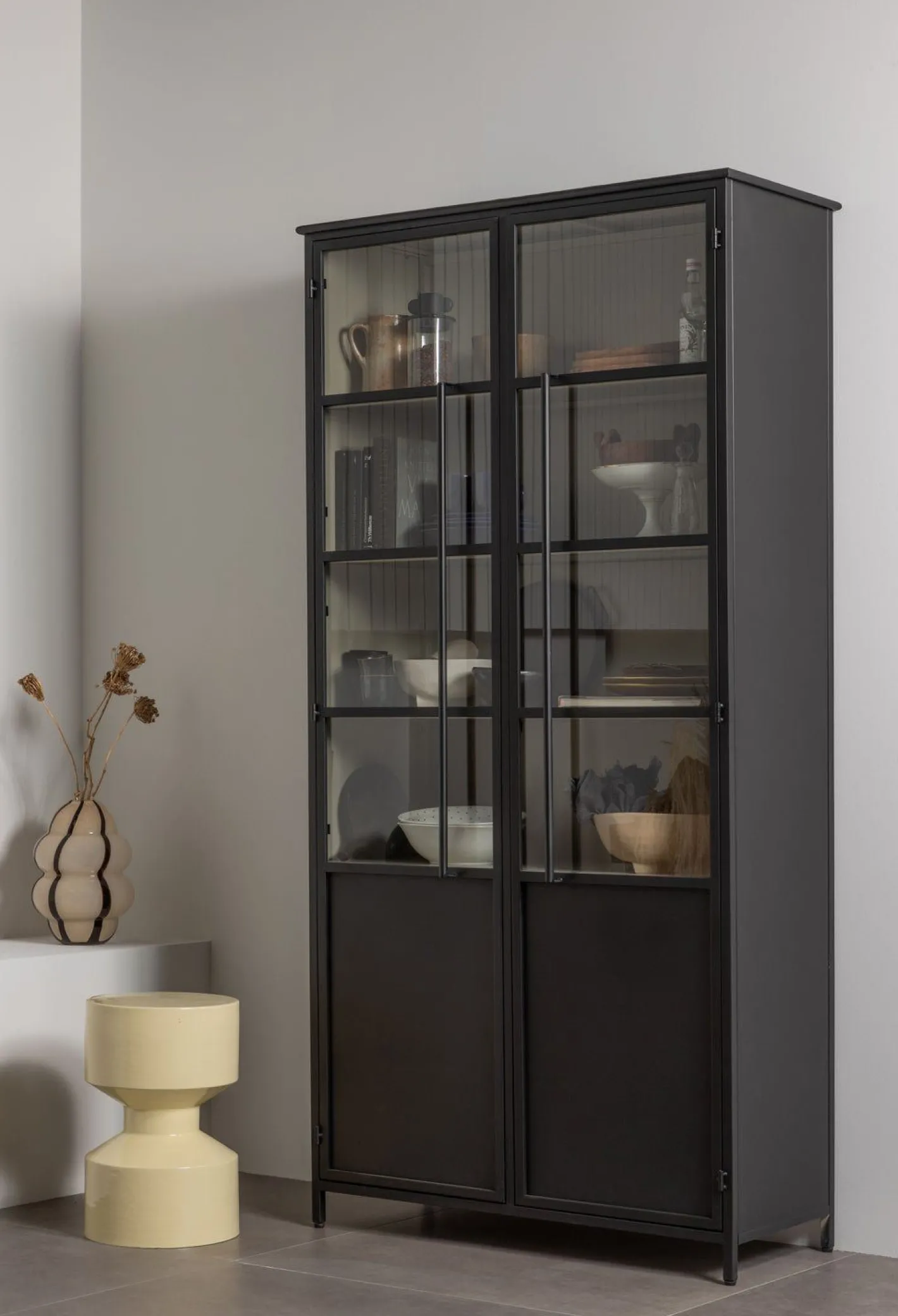 Hot WOOOD Exhibit 2-deurs Vitrinekast Black