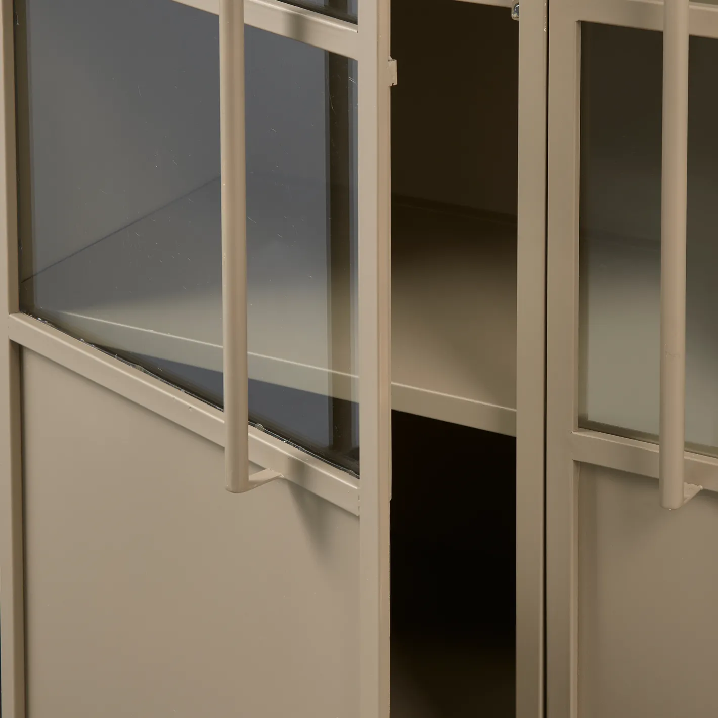 Sale WOOOD Exhibit 2-deurs Vitrinekast Khaki