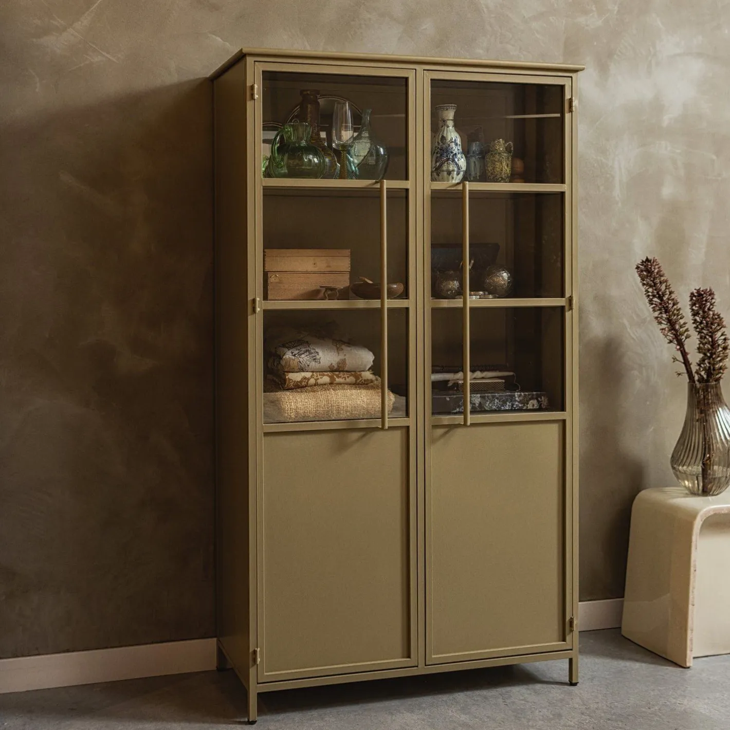 Sale WOOOD Exhibit 2-deurs Vitrinekast Khaki