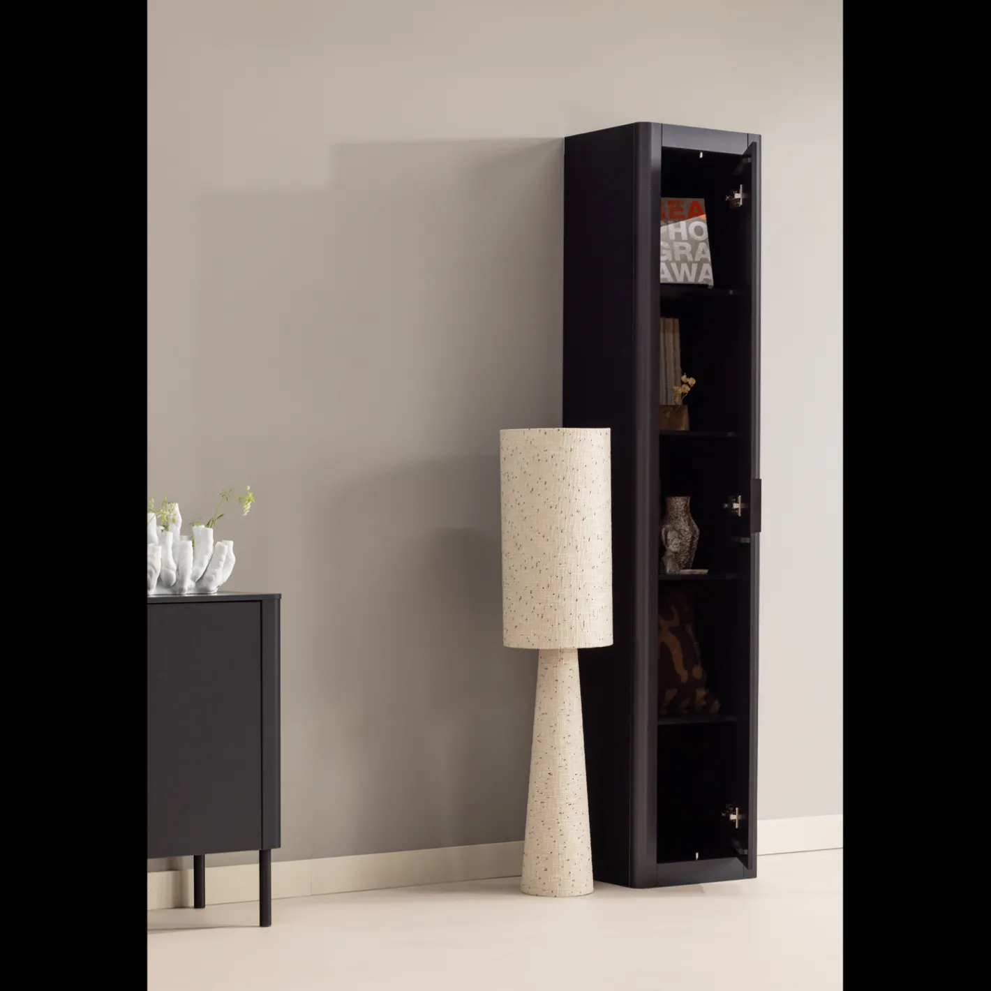 Outlet WOOOD Gunnar Hoge Opbergkast Matzwart