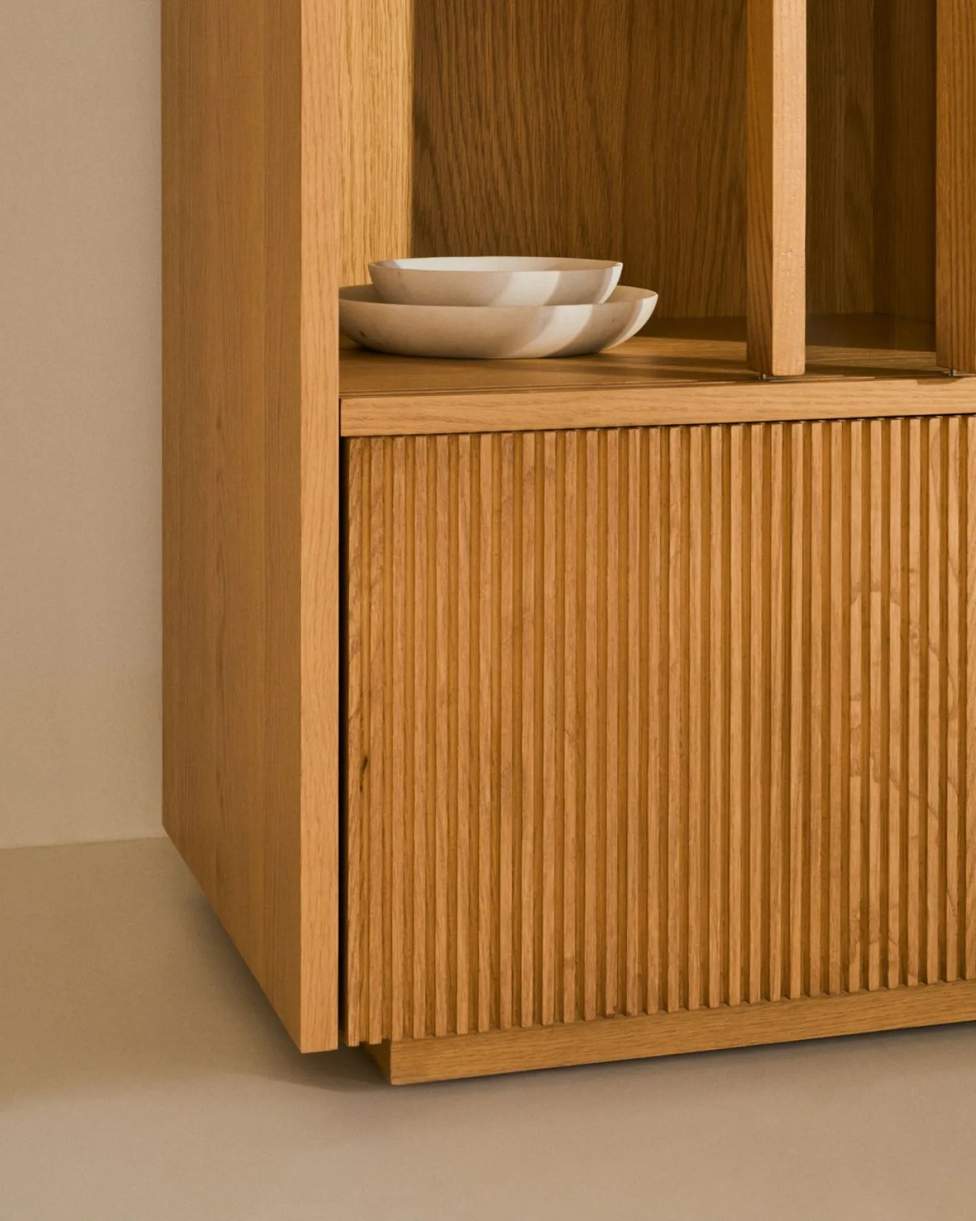 Outlet Kave Home Helvine Vitrinekast Bruin