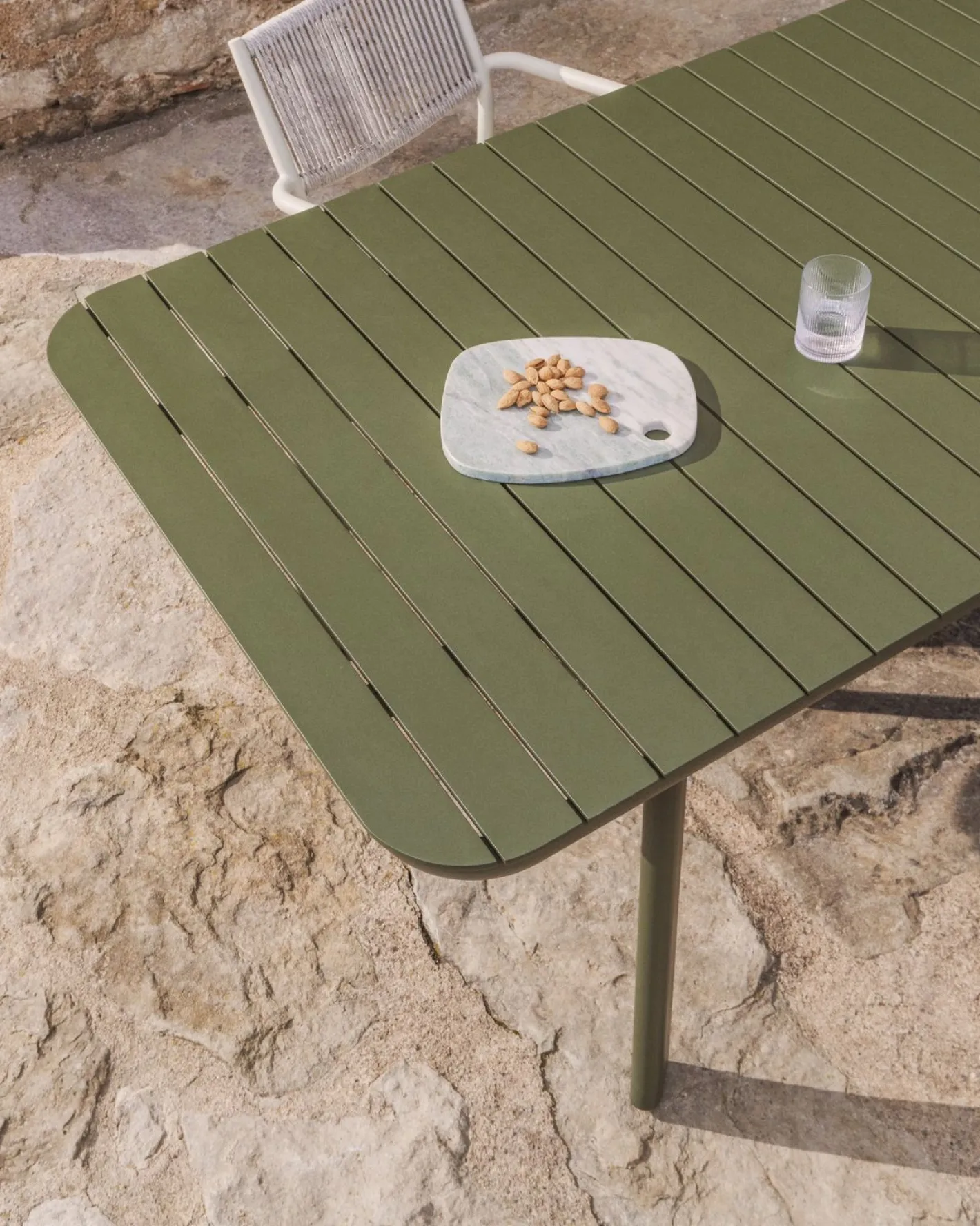 New Kave Home Izola Uitschuifbare Tuintafel Groen