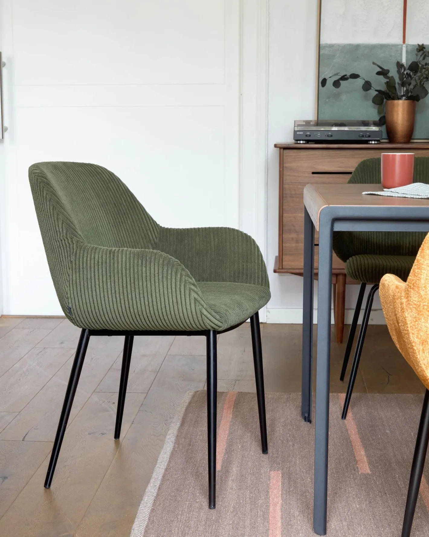 Discount Kave Home Konna Staal Eetkamerstoel Donkergroen, Zwart