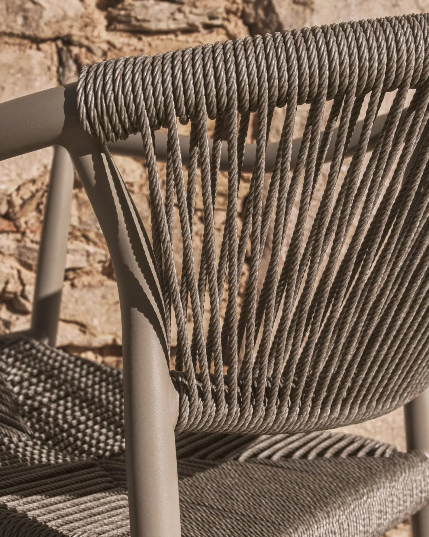 Online Kave Home Livadia Tuinstoel Taupe