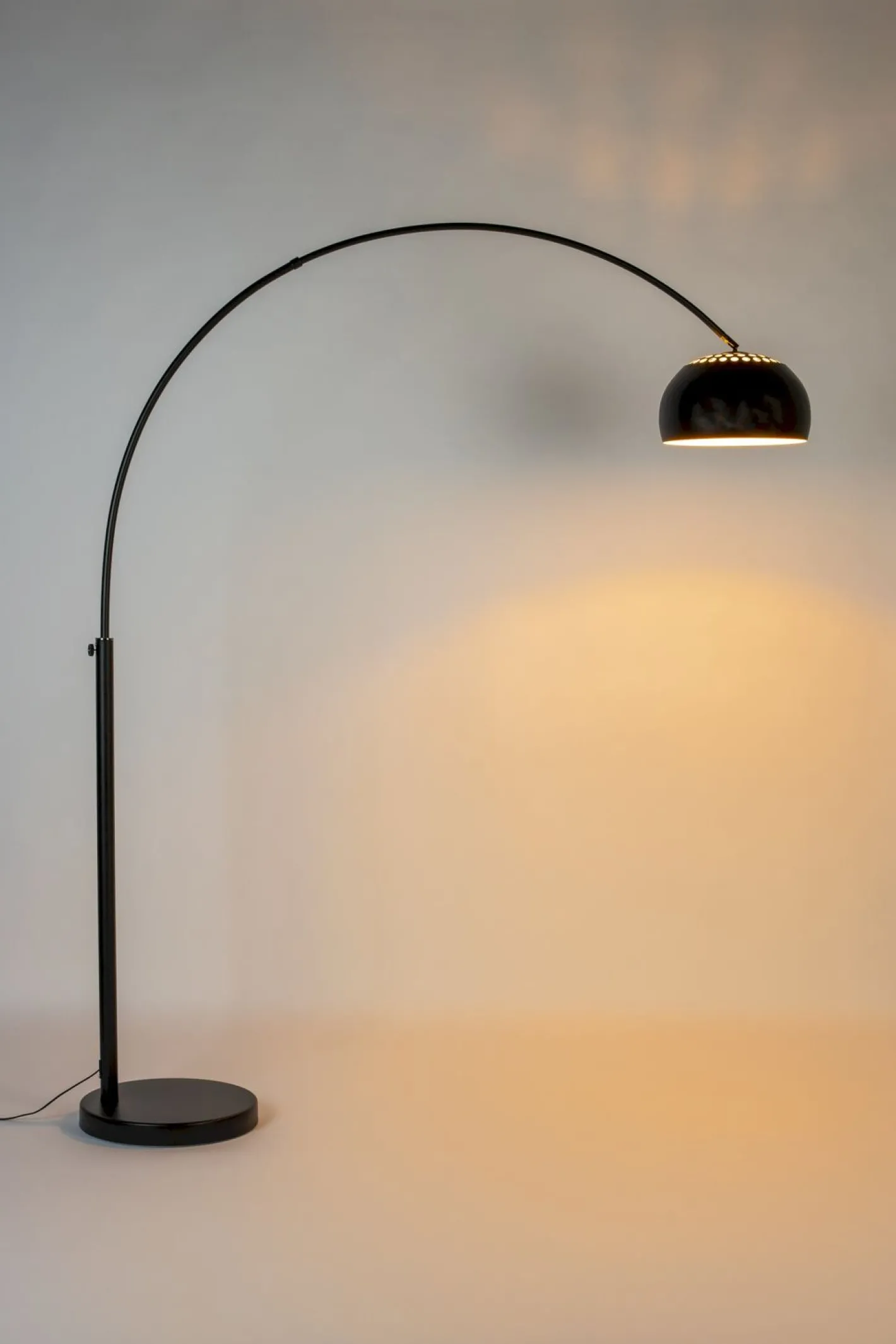 Hot Zuiver Metal Bow Vloerlamp Black