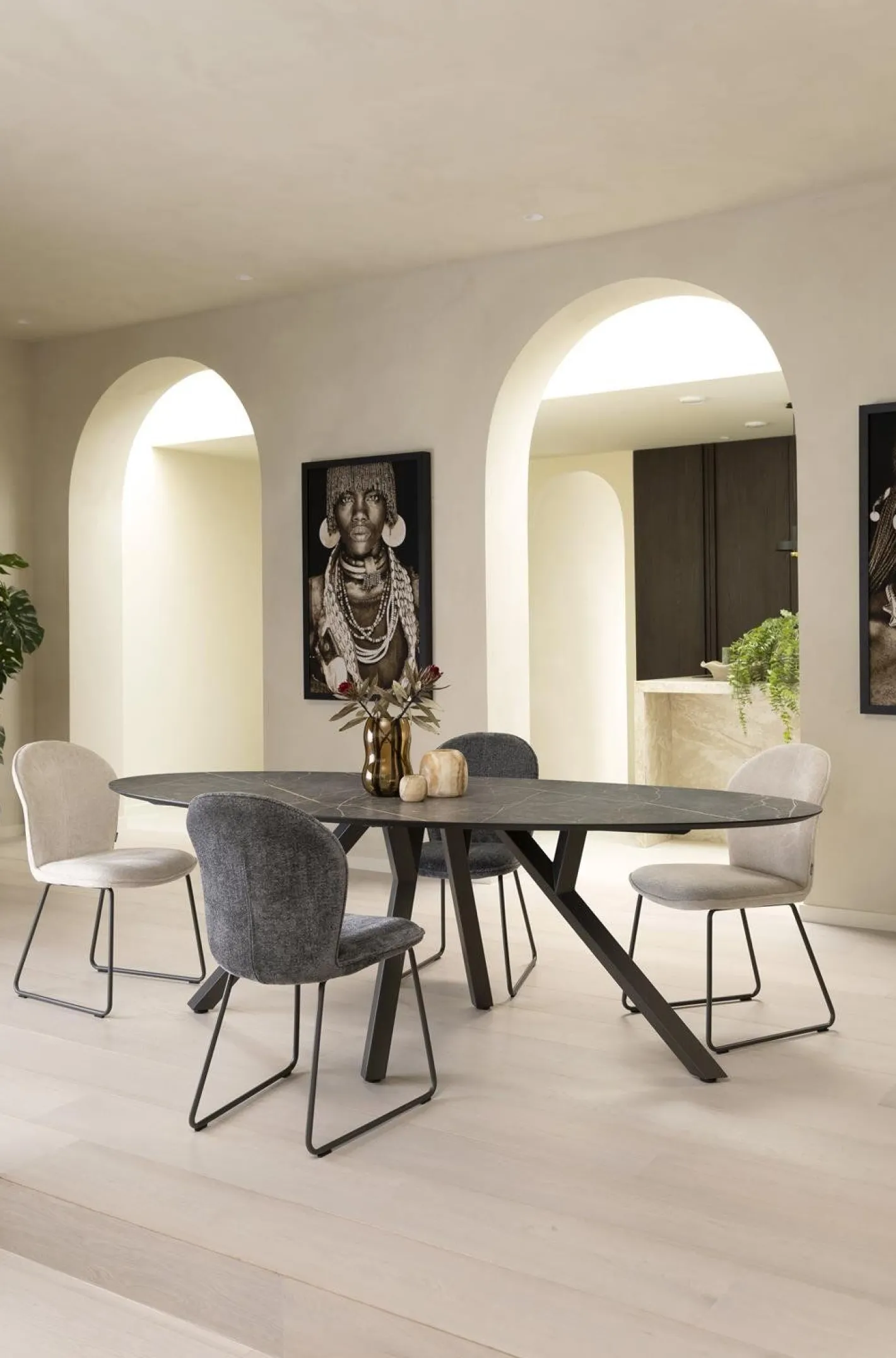 New XOOON Minato Ovaal Eettafel Onyx