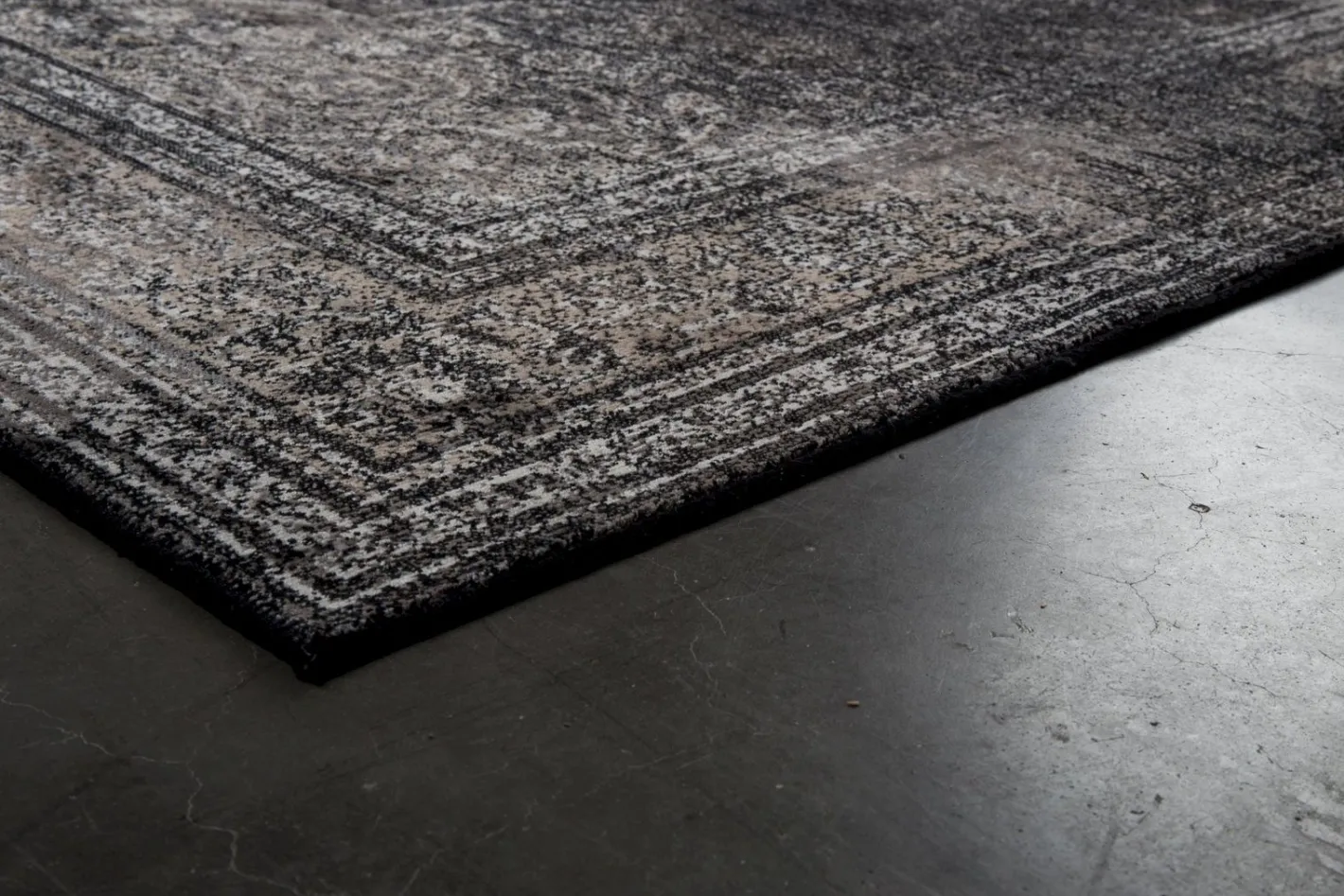 Online Dutchbone Rugged Vloerkleed DARK