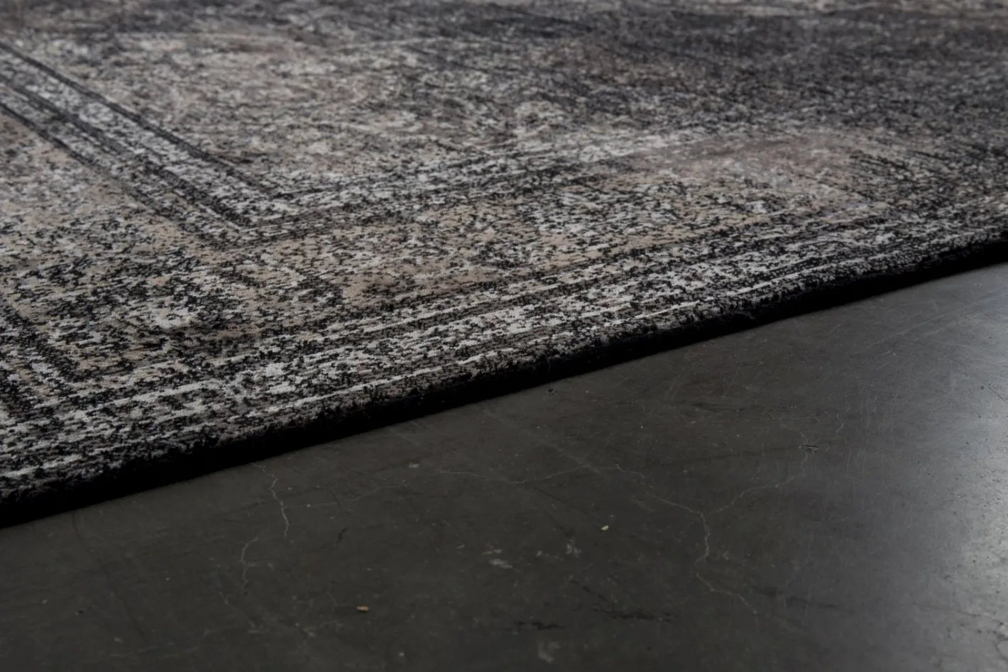 Online Dutchbone Rugged Vloerkleed DARK