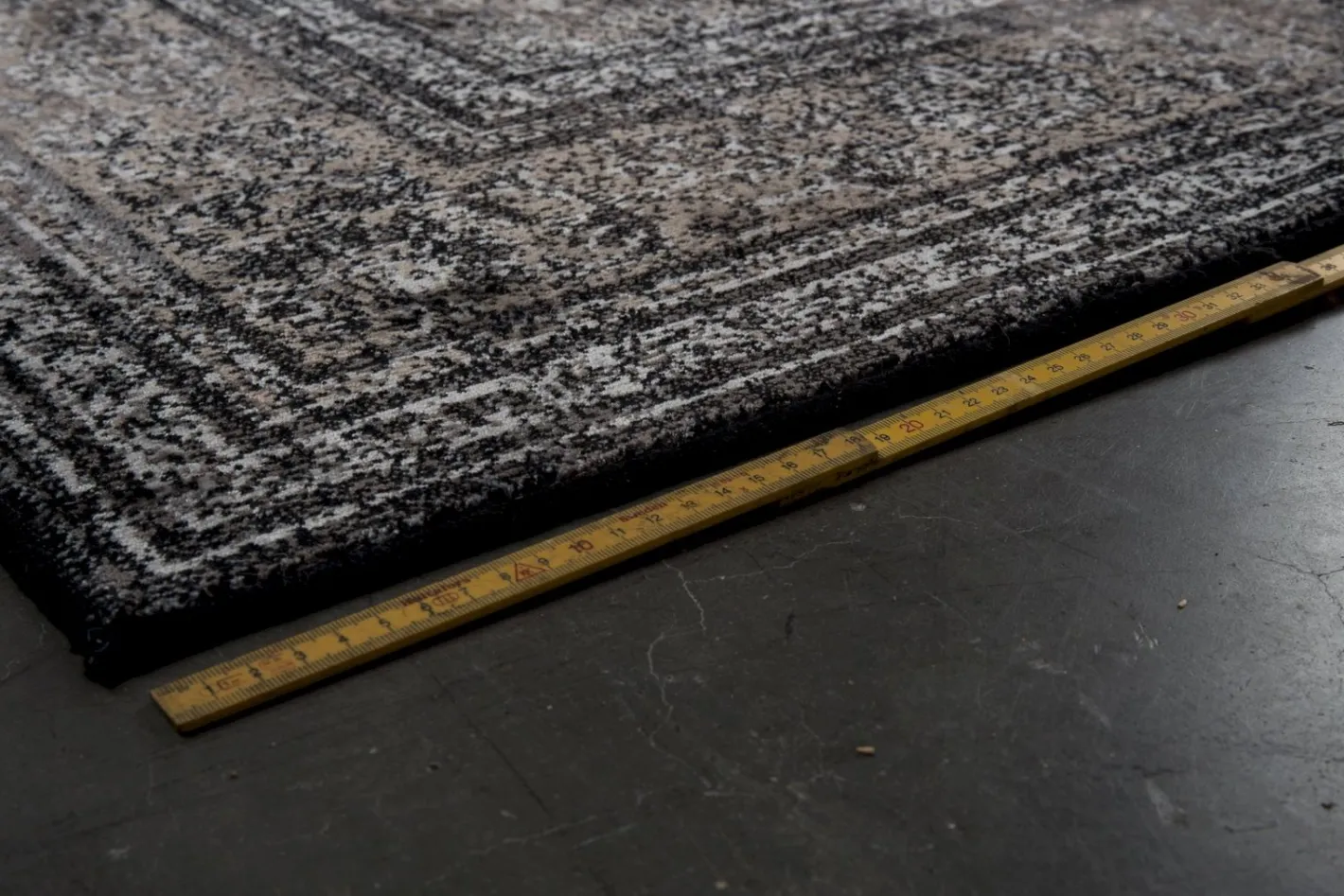 Online Dutchbone Rugged Vloerkleed DARK