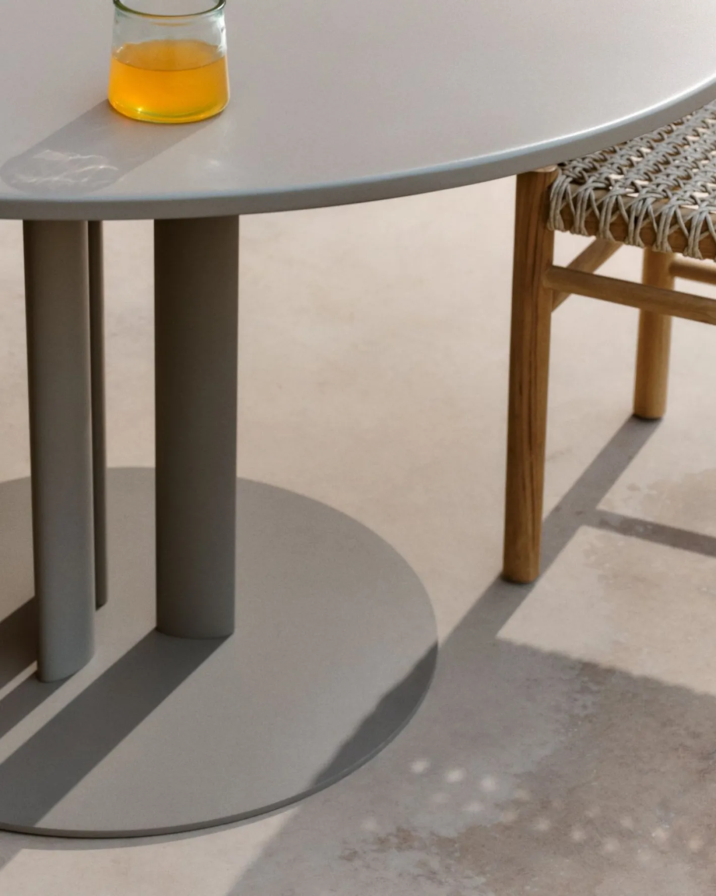 Outlet Kave Home Sedalis Ronde Tuintafel Taupe