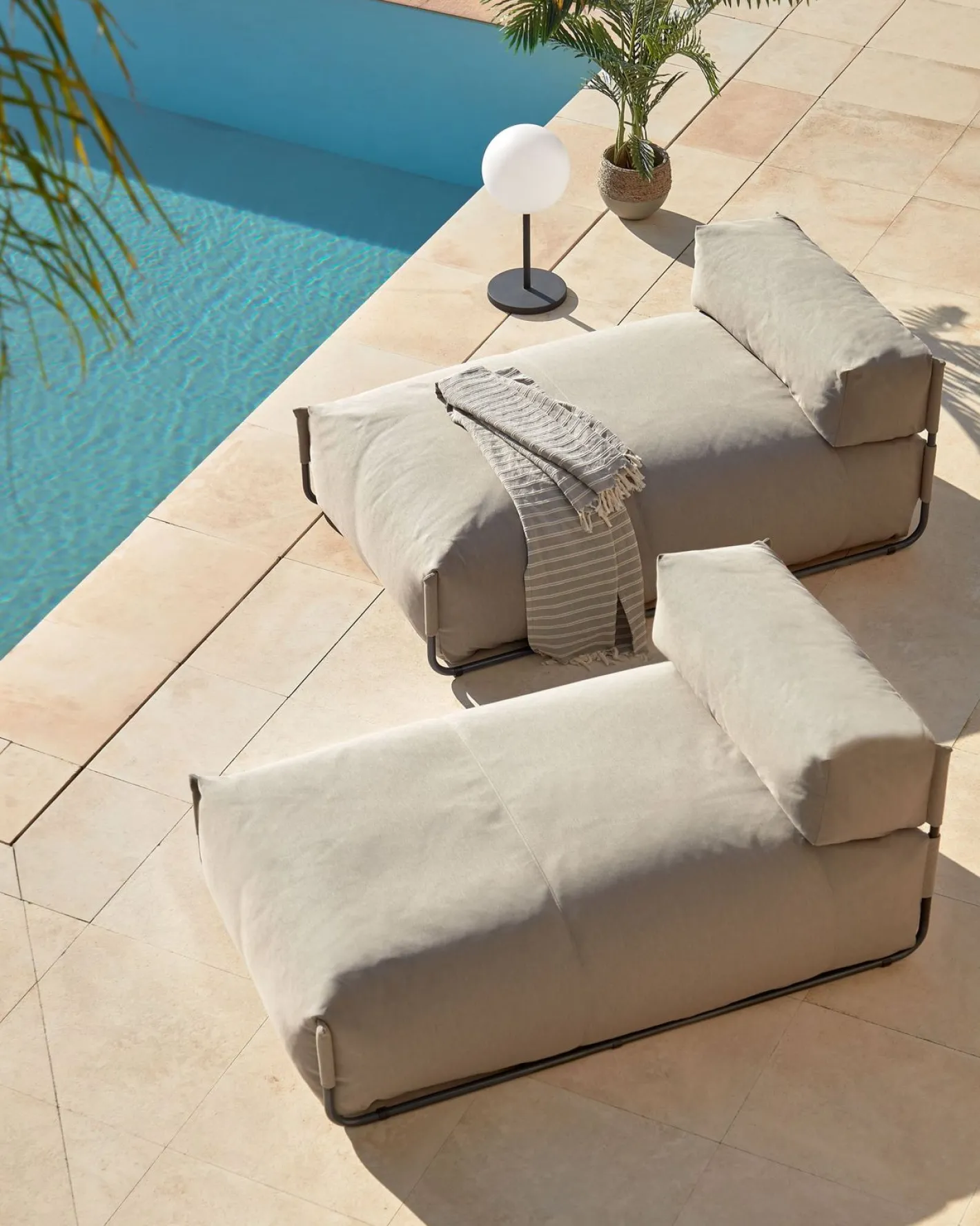 Kave Home Square Outdoor Chaise Longue Groen