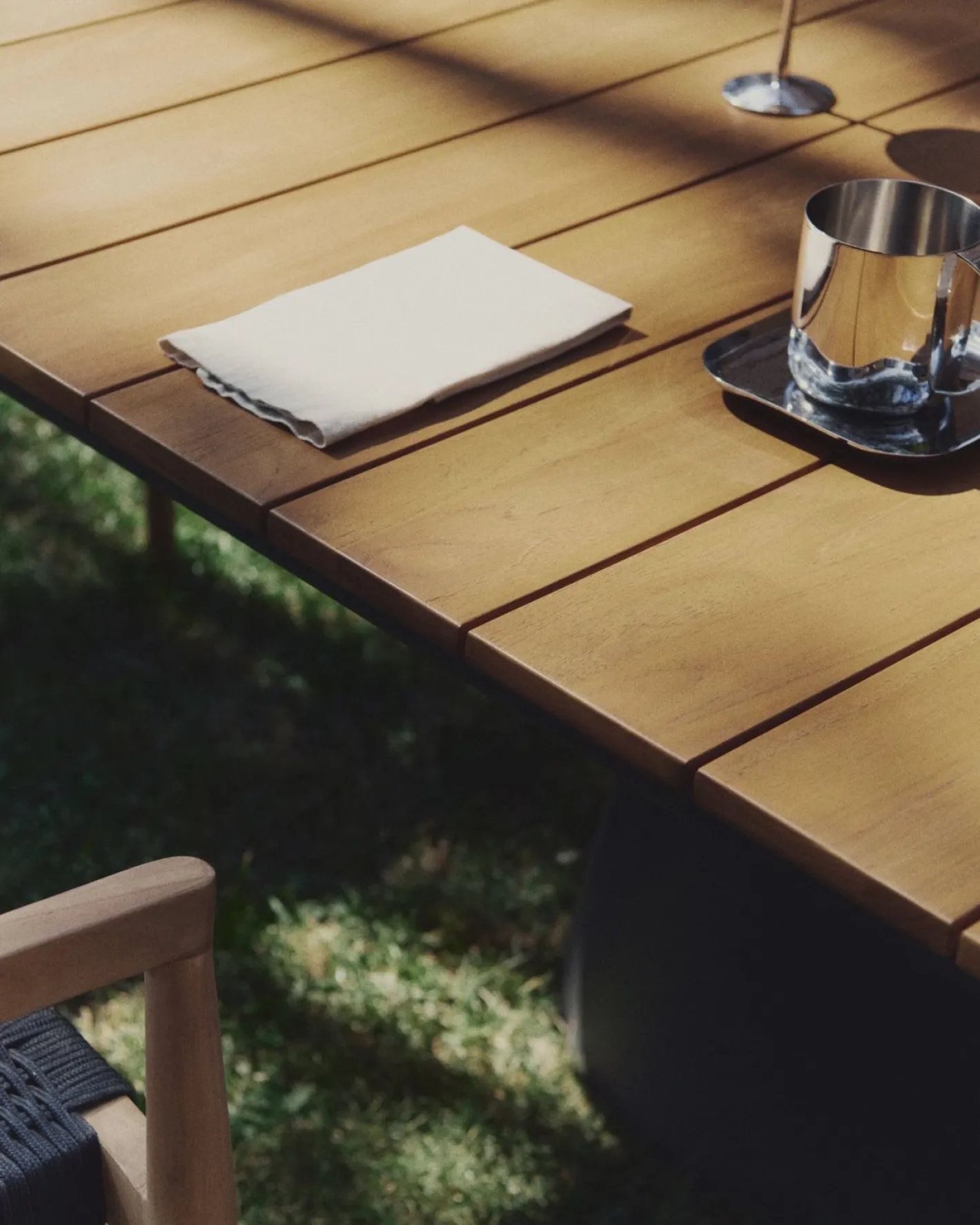 New Kave Home Tudons Tuintafel Grijs