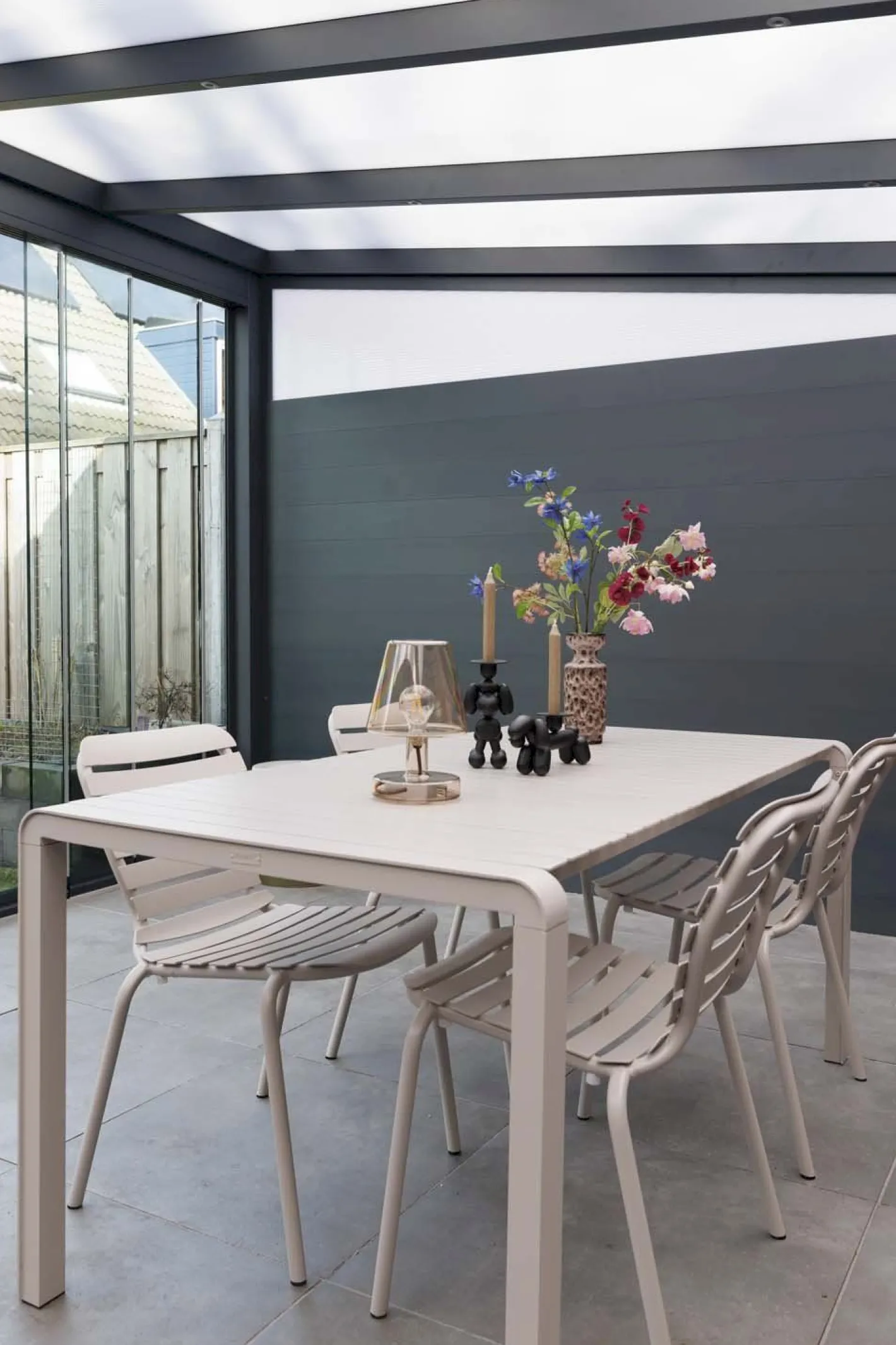 Best Zuiver Vondel Tuintafel White